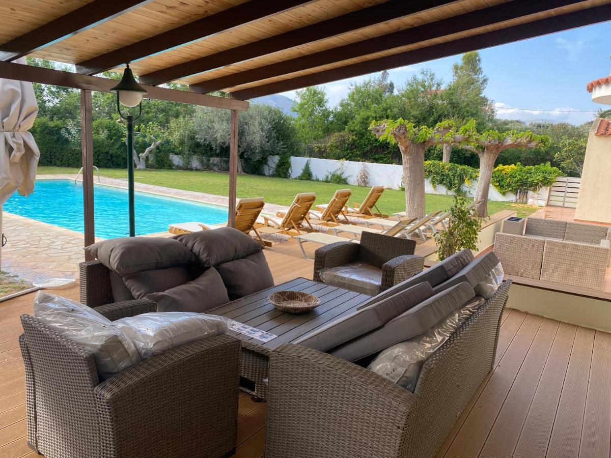 Relaxing With Swimming Pool And Garden Agios Georgios (Attica)